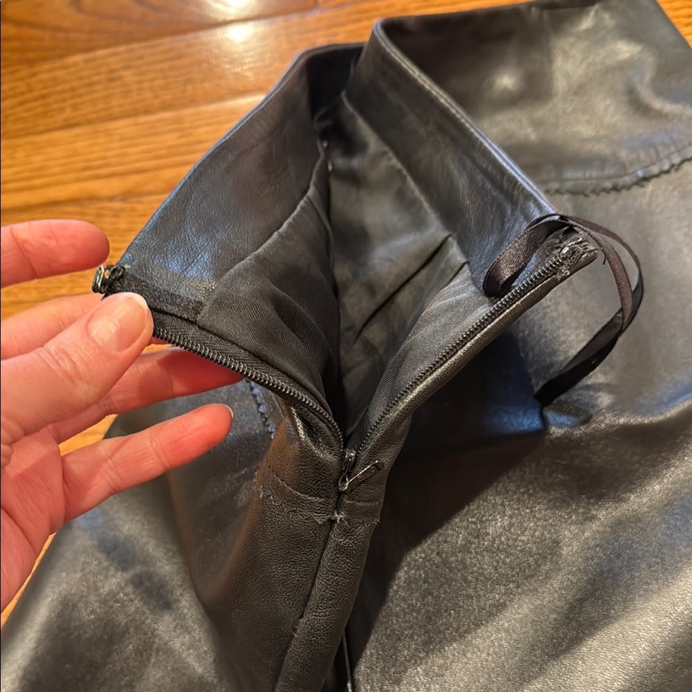 Cache Black Leather Skirt,size 2 - Picture 6 of 9